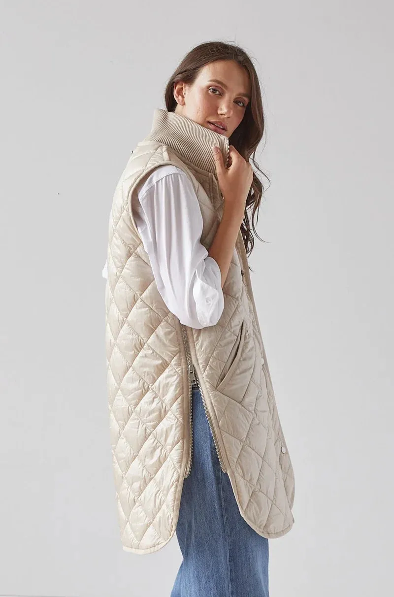 Adroit Destiny Long Vest | Champagne + Navy