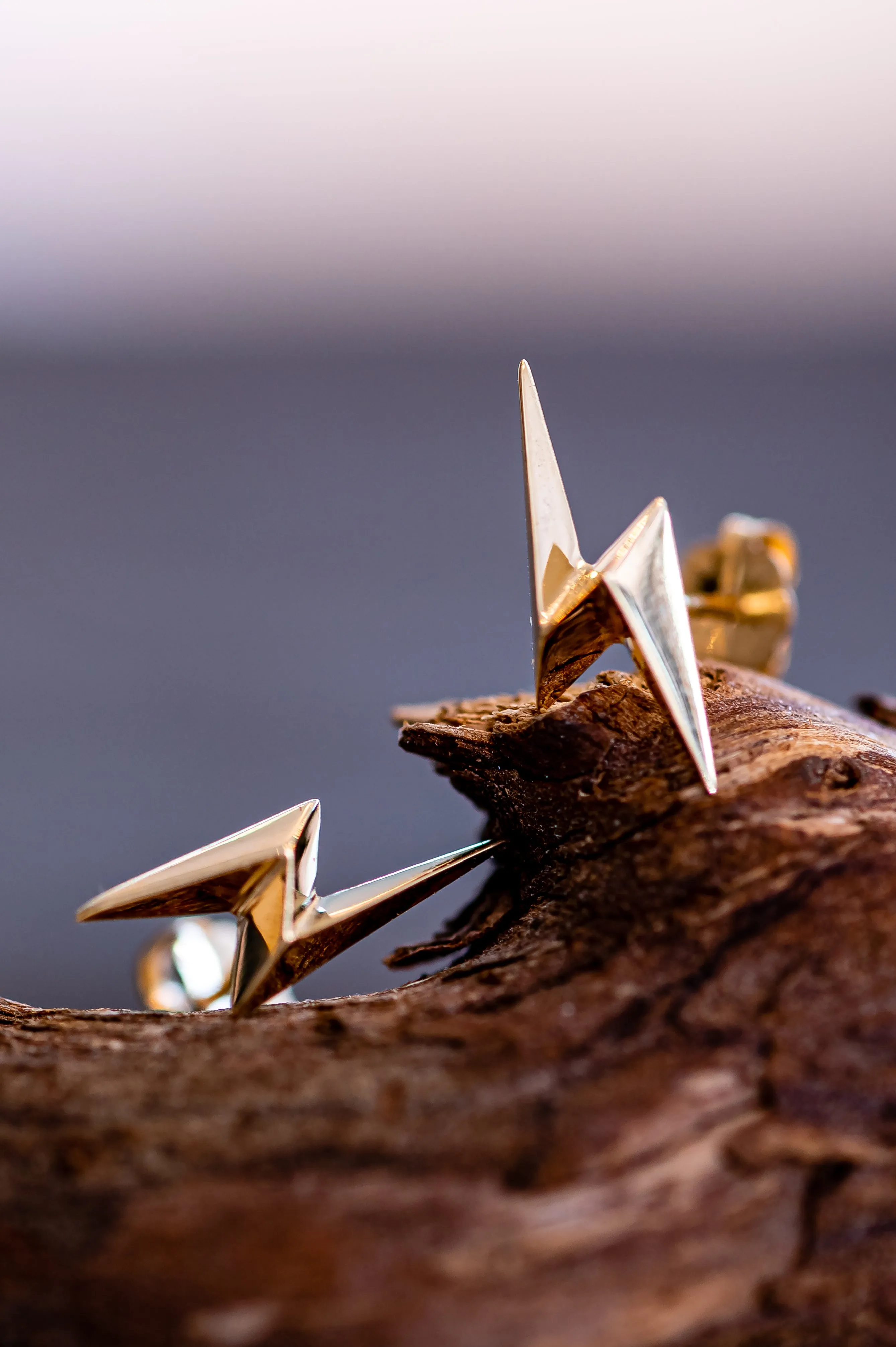 MARGOT LIGHTNING BOLT STUD EARRINGS.