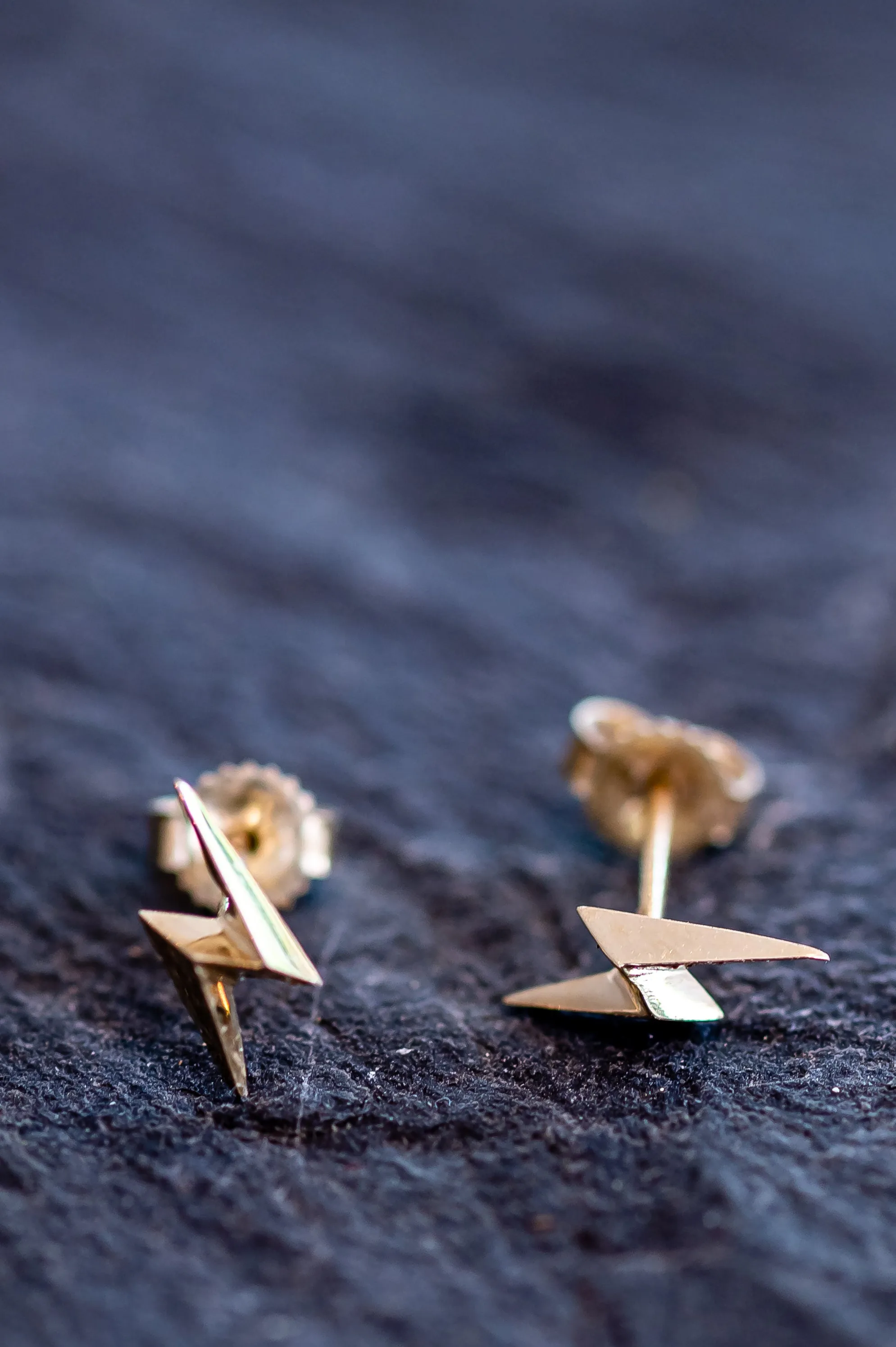 MARGOT LIGHTNING BOLT STUD EARRINGS.